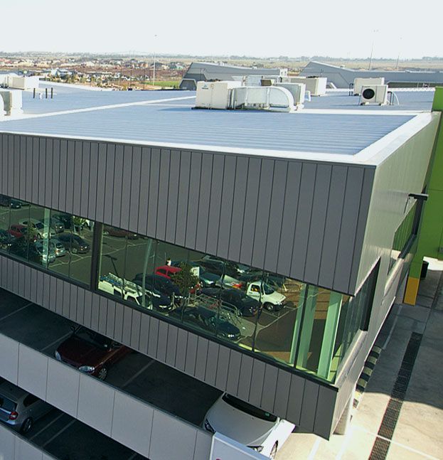 Interlocking cladding in situ on a commercial building